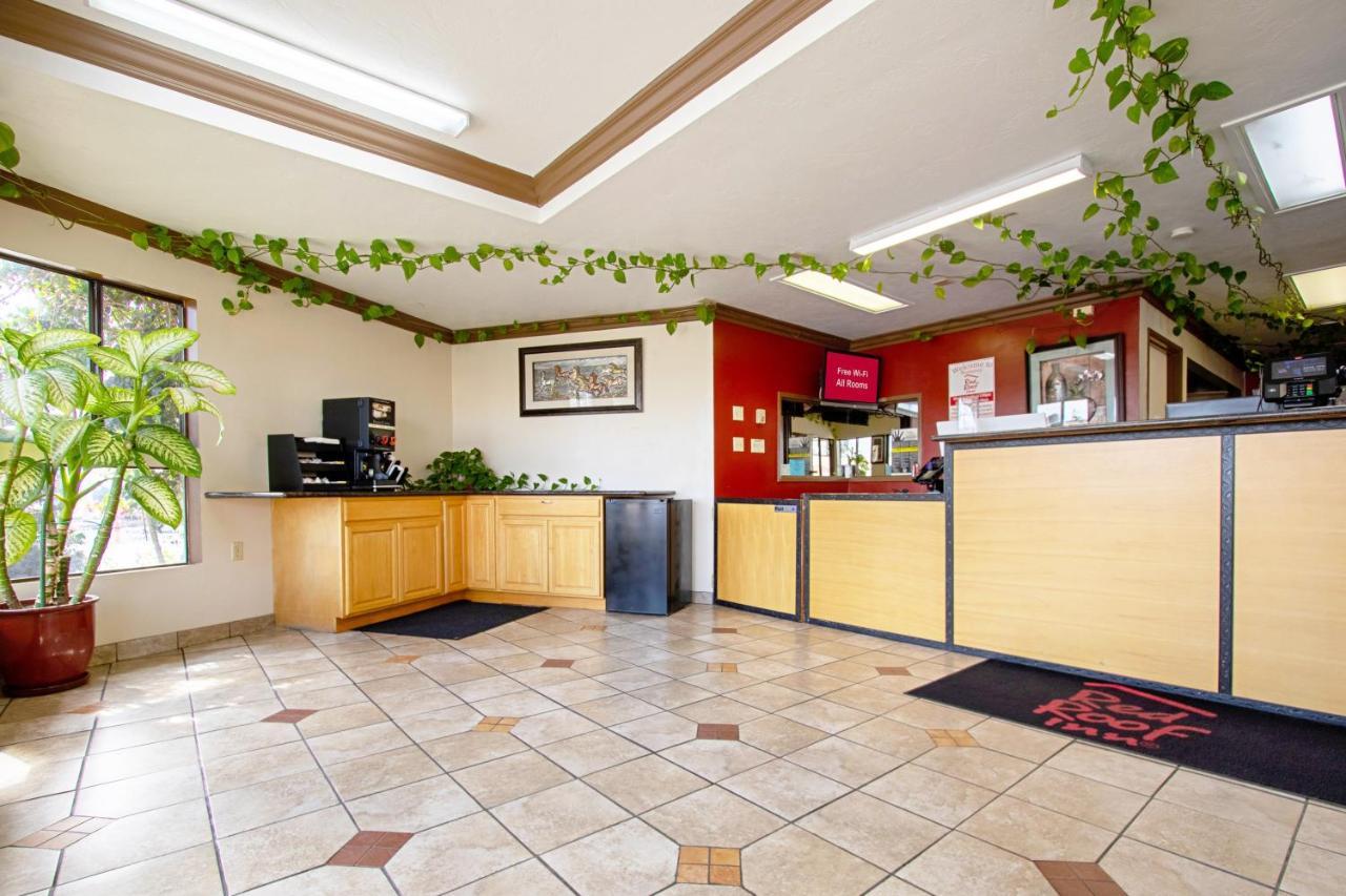 Red Roof Inn & Suites Monterey Exteriér fotografie