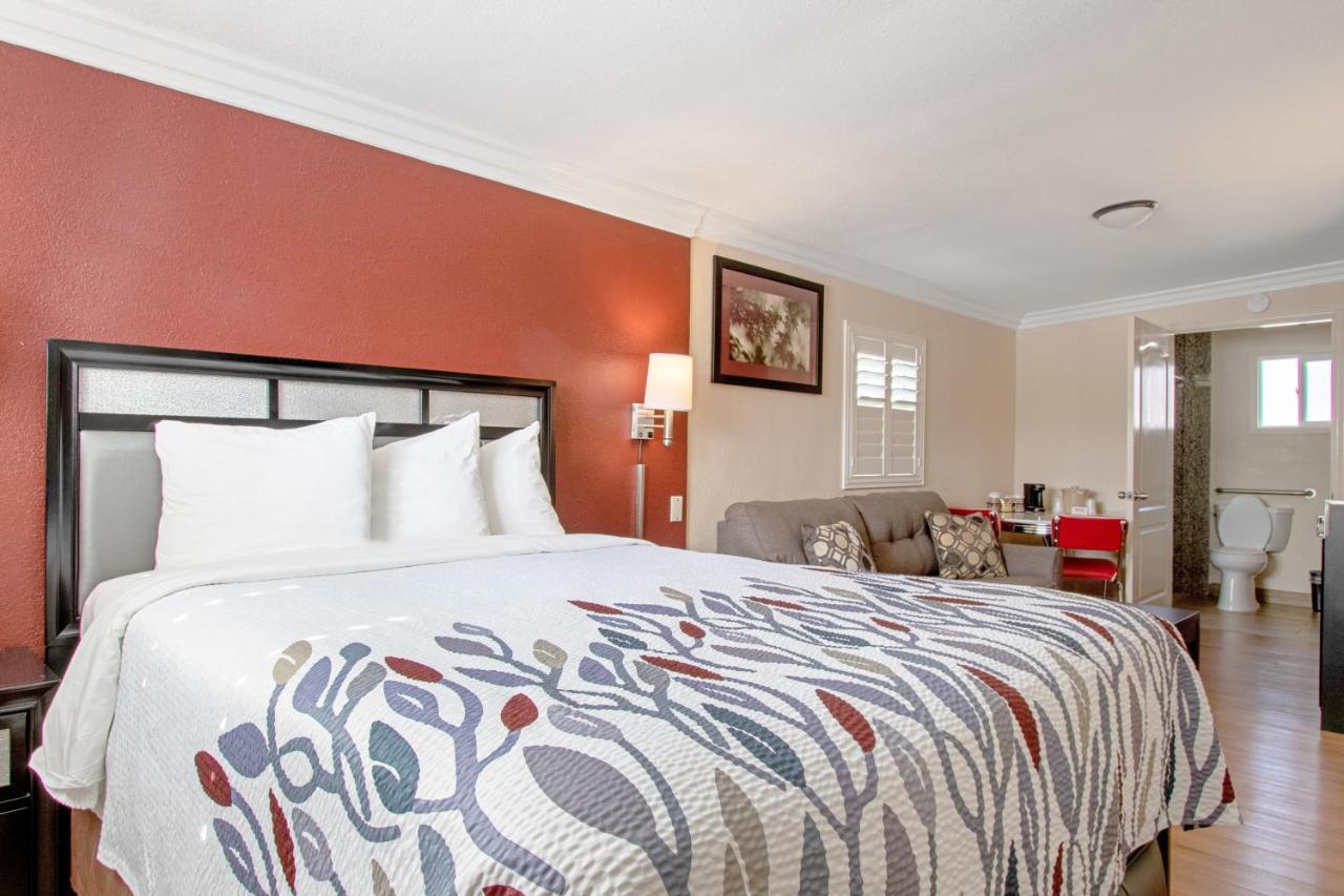 Red Roof Inn & Suites Monterey Exteriér fotografie