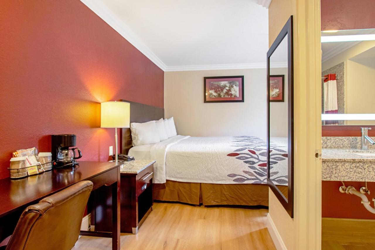 Red Roof Inn & Suites Monterey Exteriér fotografie