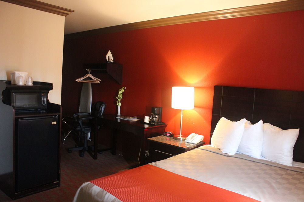 Red Roof Inn & Suites Monterey Exteriér fotografie