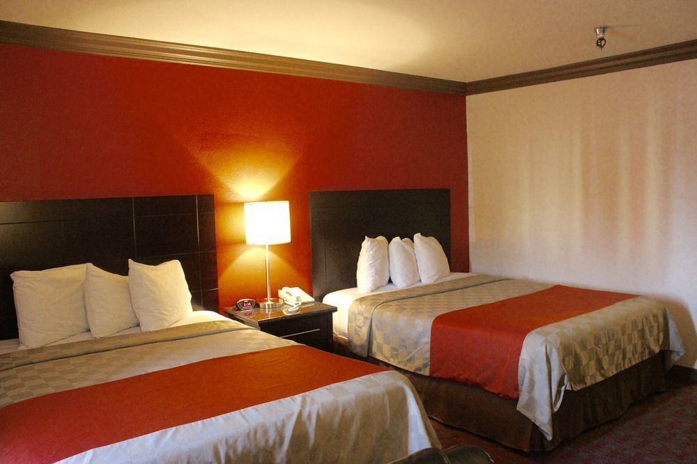 Red Roof Inn & Suites Monterey Exteriér fotografie