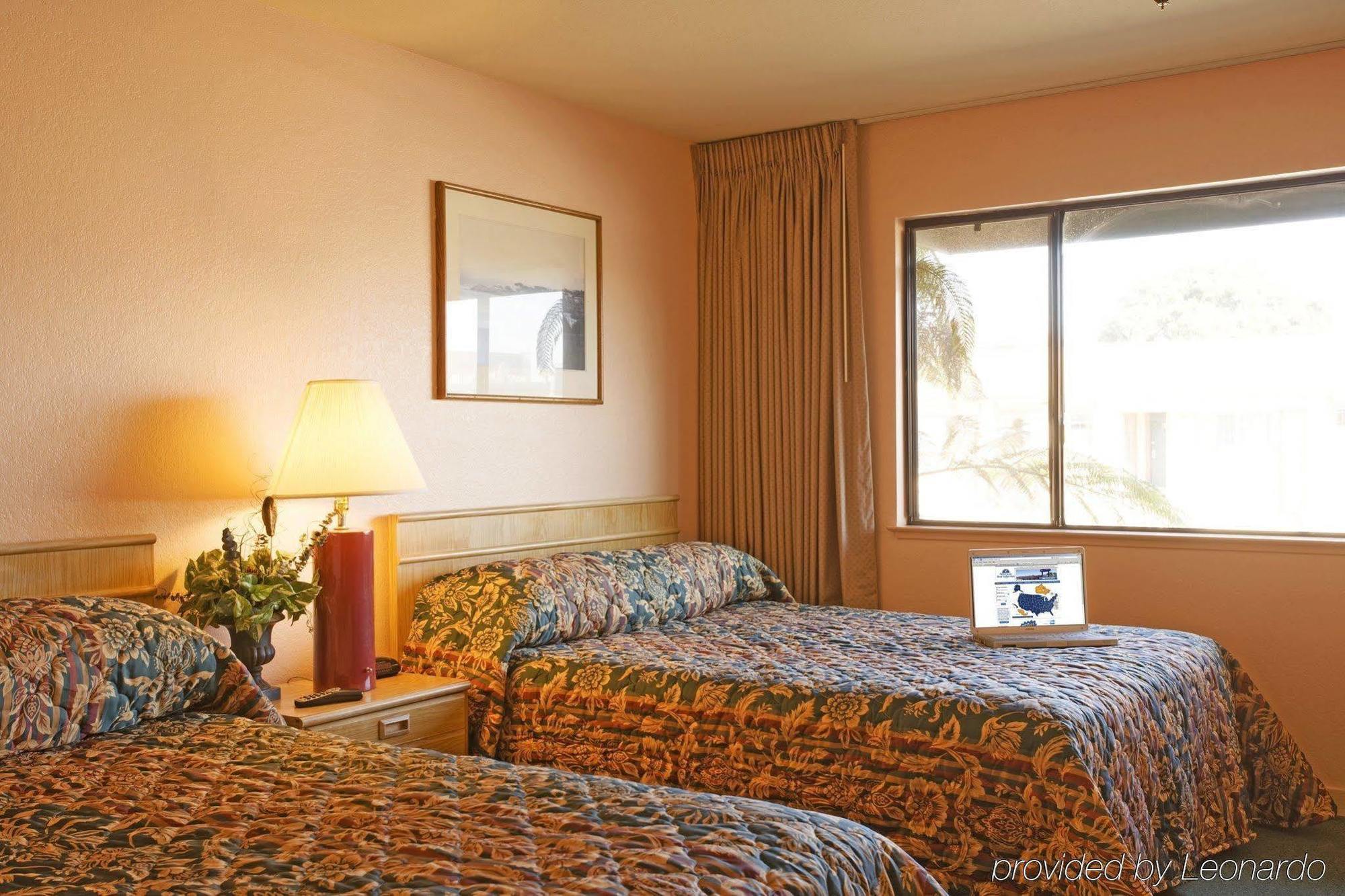 Red Roof Inn & Suites Monterey Pokoj fotografie