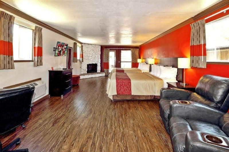 Red Roof Inn & Suites Monterey Exteriér fotografie
