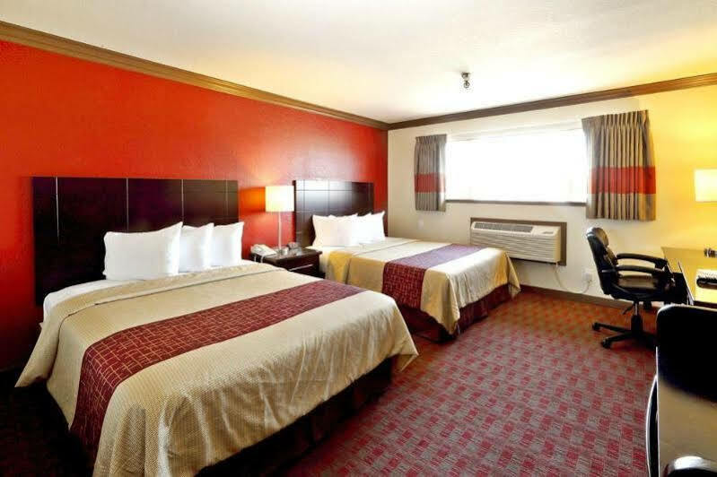 Red Roof Inn & Suites Monterey Exteriér fotografie