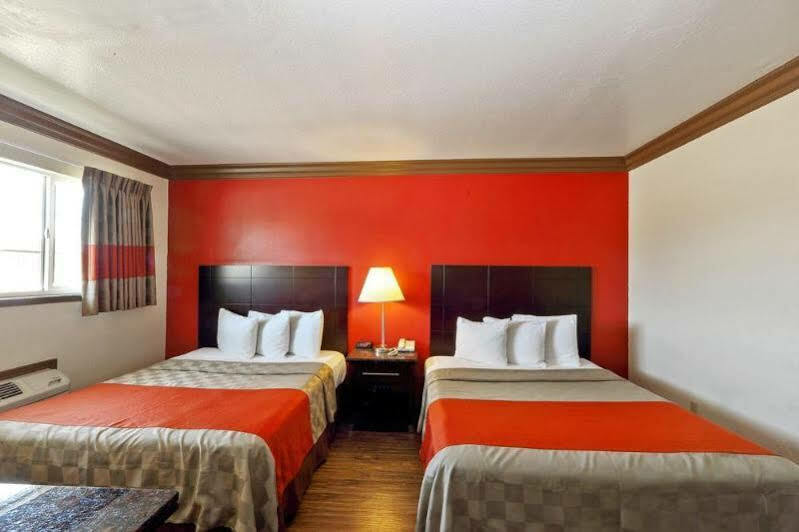 Red Roof Inn & Suites Monterey Exteriér fotografie